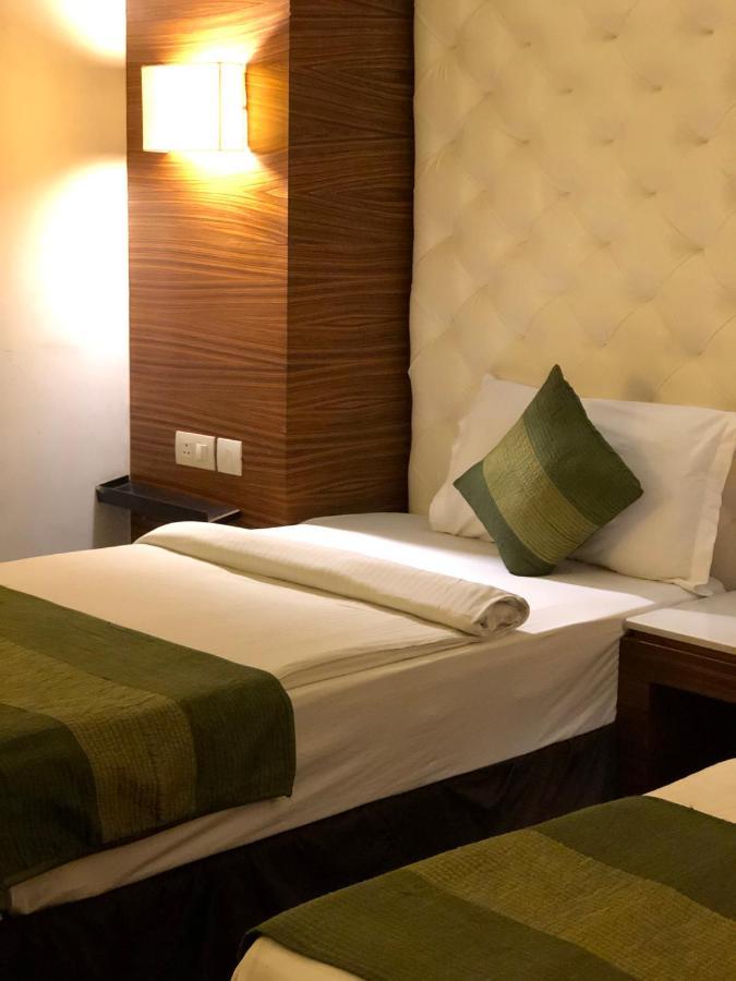 Hotel Ivory 32 Нью-Дели Экстерьер фото