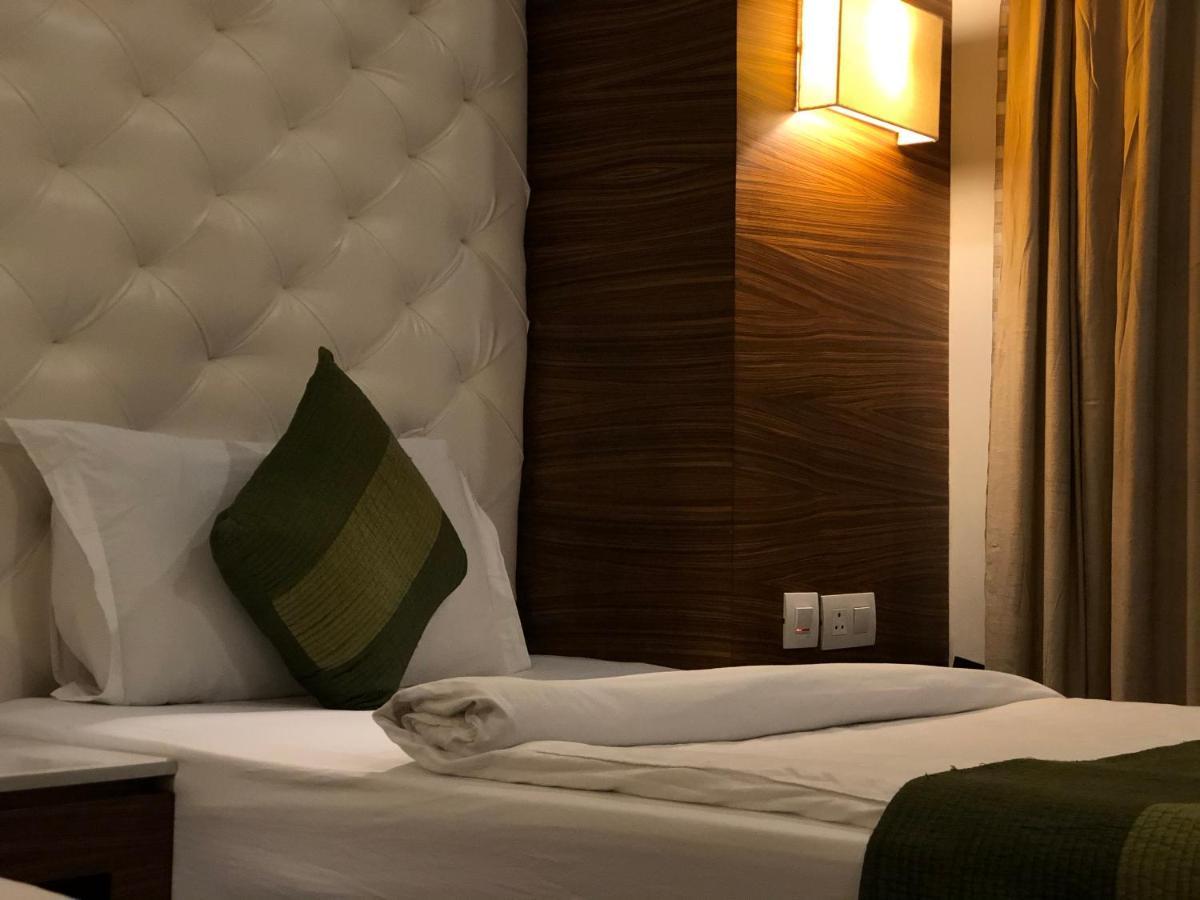 Hotel Ivory 32 Нью-Дели Экстерьер фото