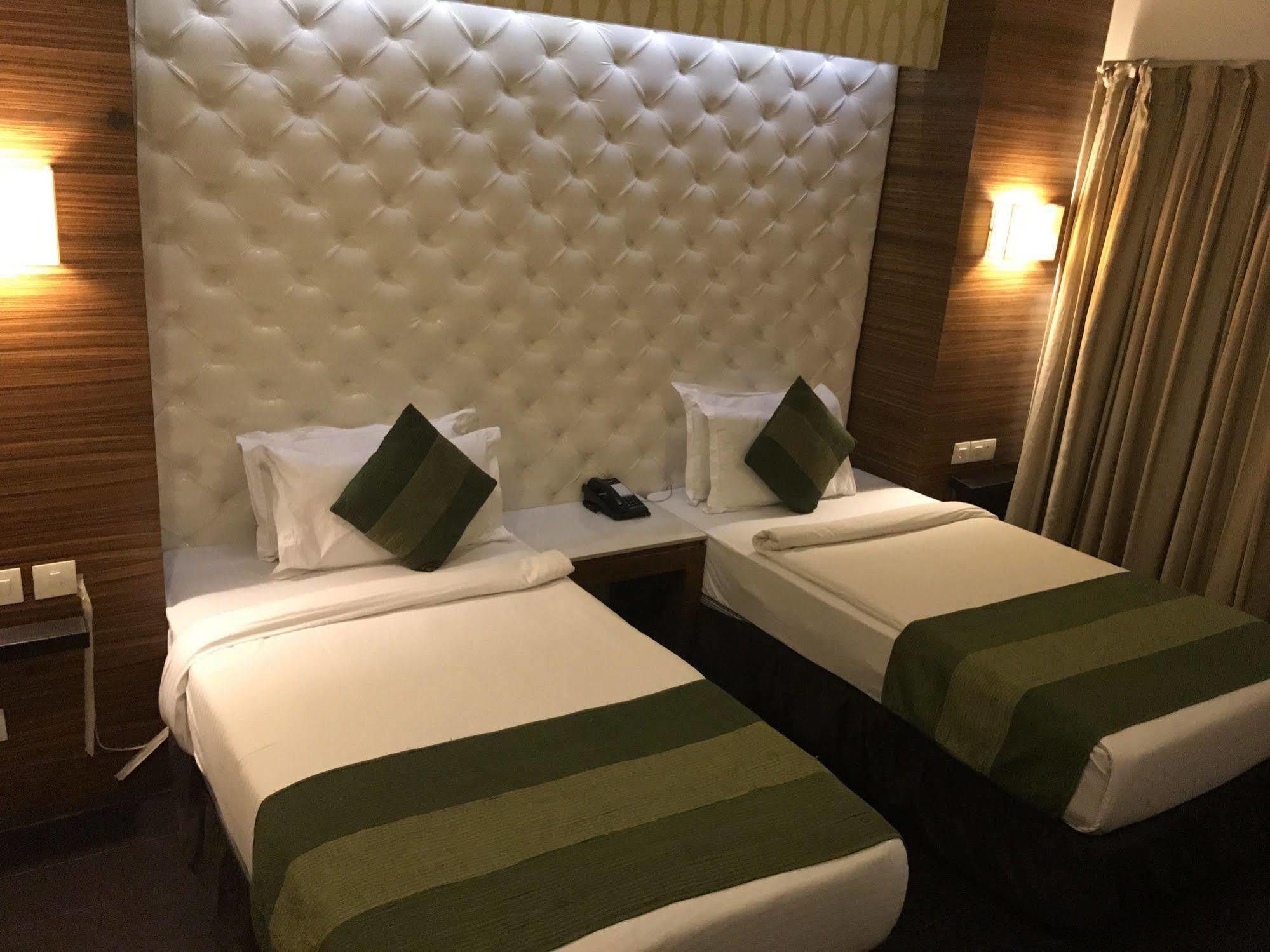 Hotel Ivory 32 Нью-Дели Экстерьер фото